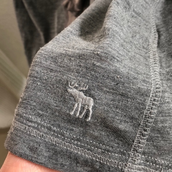 A&F RUFFLE TOP - Picture 3 of 6